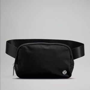 Lululemon Everywhere Belt Bag Black